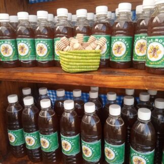 Miel naturel en bouteille – Format familial riche et parfumé, 100% artisanal à Fort Dauphin